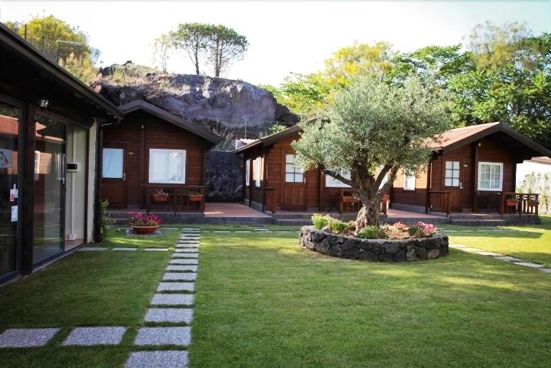 Bed and Breakfast Etna Hut Nicolosi Exterior foto