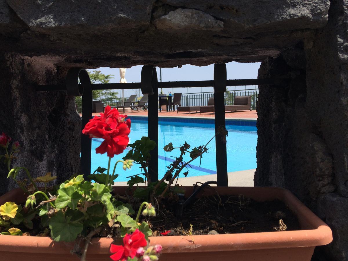 Bed and Breakfast Etna Hut Nicolosi Exterior foto