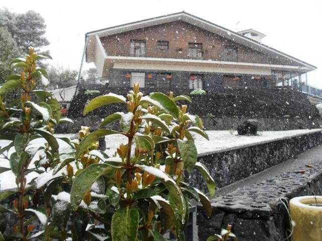 Bed and Breakfast Etna Hut Nicolosi Exterior foto